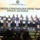Penyerahan penghargaan pada Malam Apresiasi Kinerja Stakeholder EBTKE Tahun 2024