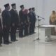 Asisten Administrasi dan Umum Sekretariat Provinsi, Andri Yulika, melantik dan mengambil sumpah sejumlah pejabat administrator eselon III dan pejabat pengawas eselon IV