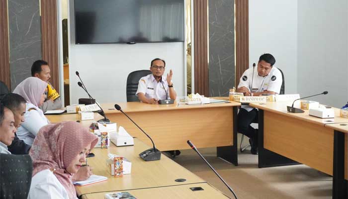 Rapat persiapan Pemilihan Uda Uni Duta Wisata Sumbar 2024 di Ruang VIP Balaikota Padang Panjang