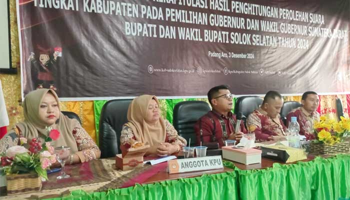 KPU Tetapkan Paslon Nomor Urut 1 Khairunas - Yulian Efi sebagai Pemenang Pilkada Solok Selatan 1 Rapat Pleno Rekapitulasi Hasil Penghitungan Suara Pilkada serentak tahun 2024 di Kabupaten Solok Selatan