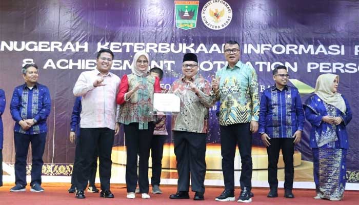 Sekretariat DPRD Sumbar kembali raih Predikat Informatif di AKIP 2024