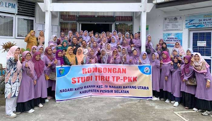 Dasawisma Bougenville III Ekor Lubuk Jadi Inspirasi TP PKK Nagari Koto Ranah Pessel 1 Wali Nagari Koto Ranah, Kecamatan Bayang Utara, Kabupaten Pesisir Selatan beserta 63 kadernya studi tiru ke Dasawisma Bougenville III, Kelurahan Ekor Lubuk, Kecamatan Padang Panjang Timur, Kota Padang Panjang