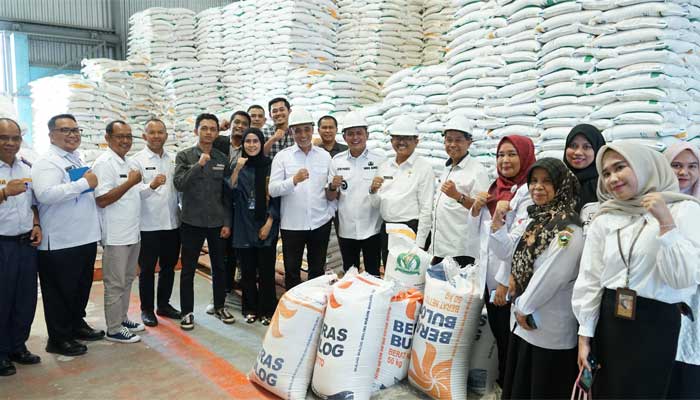 Wakil Bupati Solok, Jon Firman Pandu bersama TPID Inspeksi Gudang Bulog di Nagari Koto Baru