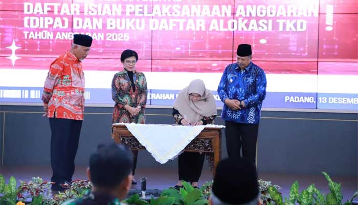 Wako Solok Hadiri Penyerahan DIPA dan Buku Alokasi TKD Tahun Anggaran 2025