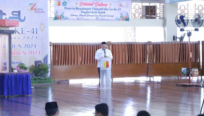Wako Zul Elfian Umar Hadiri Pembukaan MTQ Nasional ke-41 Tingkat Kota Solok 1 Wako Zul Elfian Umar sampaikan sambutan saat pembukaan MTQ Nasional ke-41 Tingkat Kota Solok