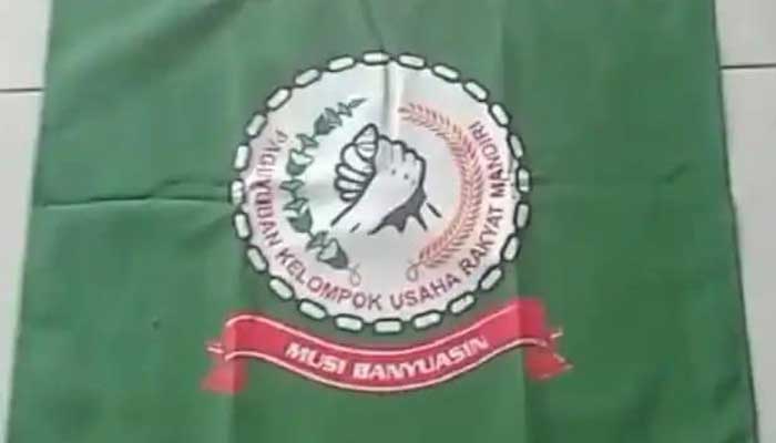Bendera Kelompok Penambang Minyak IIegal Drilling di PT Hindoli Keluang