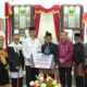 Gubernur Sumbar Serahkan Penghargaan bagi Nagari Terbaik dalam Pengimplementasian ABS-SBK 2024