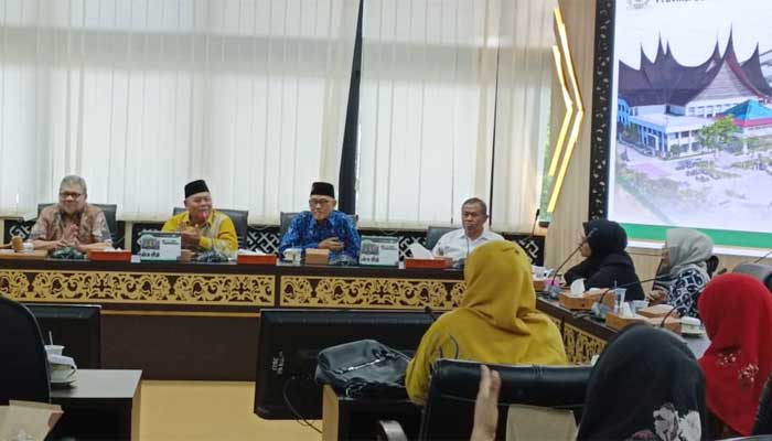 Audiensi Forum Pembauran Kebangsaan Sumatera Barat dengan Ketua DPRD Sumbar , H. Muhidi