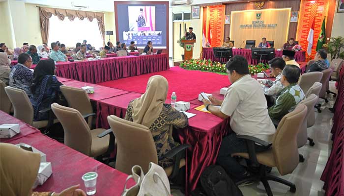 Buka FGD, Gubernur Sumbar Ingatkan Kepala OPD terkait Pentingnya Akurasi Data 1 Gubernur Sumbar, Mahyeldi jadi pembicara utama dalam FGD) bertema Peningkatan Akurasi Data untuk Optimalisasi Alokasi Dana Transfer ke Daerah Tahun 2026