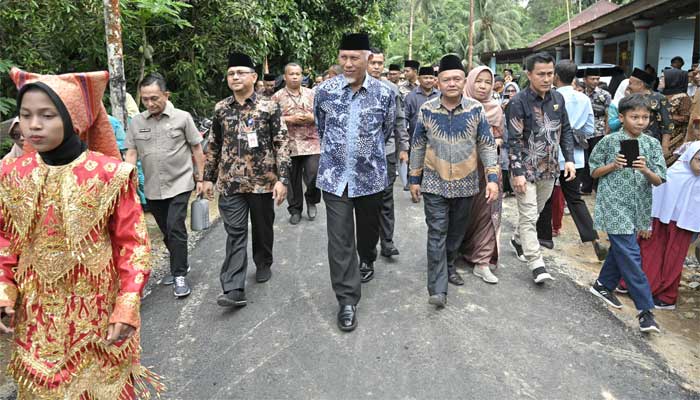 Gubernur Sumbar, Mahyeldi berkunjung ke Nagari Koto Dalam Barat, Kecamatan Padang Sago, Kabupaten Padang Pariaman