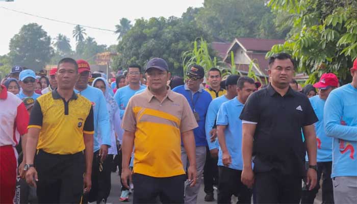 Bupati Sutan Riska Tuanku Kerajaan dan Ketua DPRD Ikuti Jalan Santai HUT Kabupaten Dharmasraya ke-21
