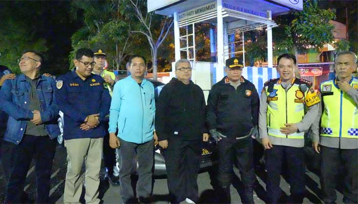 Ketua dan Wakil Ketua DPRD Provinsi Sumatera Barat (Sumbar), Muhidi dan Evi Yandri Dt Rajo Budiman turut serta dalam kegiatan patroli roda dua (R2) yang digagas oleh Kapolda Sumbar, Irjen Pol Gatot Tri Suryanta.