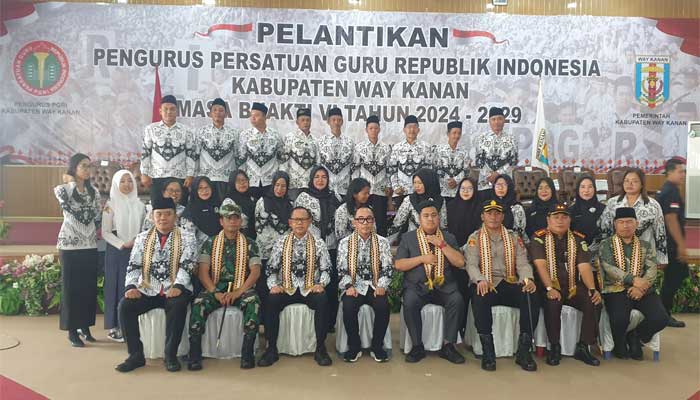 Pengurus PGRI Kabupaten Way Kanan Masa Bakti 2024-2029 Dilantik 1 Bupati Raden Adipati Surya bersama Pengurus PGRI Kabupaten Way Kanan Masa Bakti 2024-2029