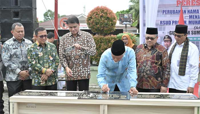 Diresmikan Gubernur, RSUD Pariaman Kini Bernama RSUD Muhammad Yamin 1 Peresmian perubahan nama RSUD Pariaman menjadi RSUD Muhammad Yamin