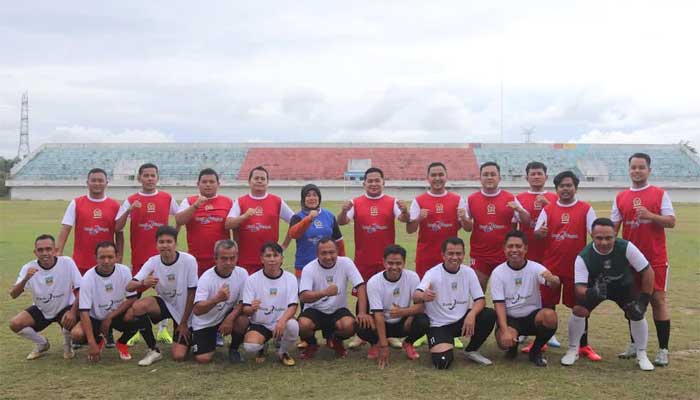 Tim Sepak Bola DPRD Dharmasraya dan OPD