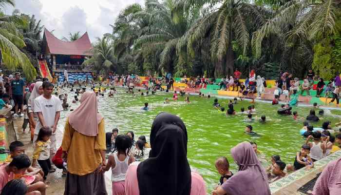 Objek Wisata Alam Ajo Manenggang di Dharmasraya Diserbu Pengunjung