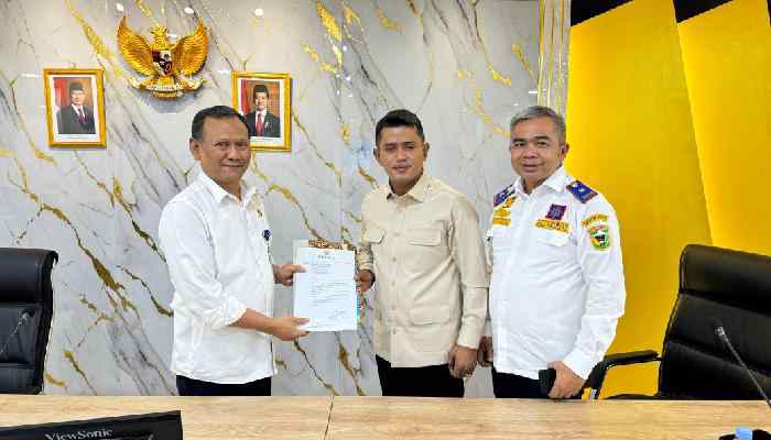 Wakil Bupati Solok, Jon Firman Pandu bersama Kepala Dinas Perhubungan Muhammad Djoni dan beberapa Kepala OPD terkait mendatangi Kementerian Perhubungan