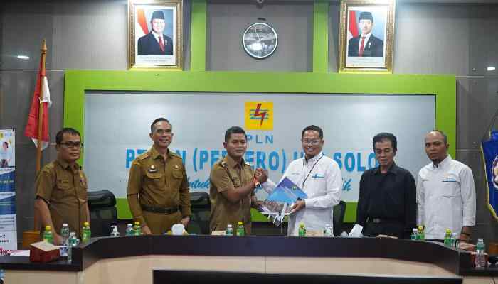 Wakil Bupati Jon Firman Pandu Datangi Kantor PLN Cabang Solok, ini yang Dibahas 1 Wakil Bupati Jon Firman Pandu Datangi Kantor PLN Cabang Solok