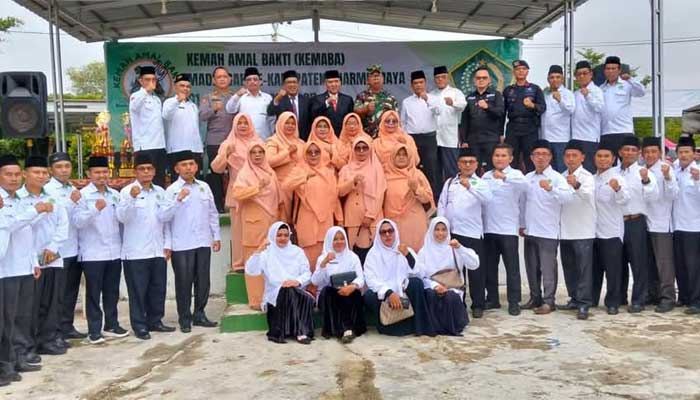 Wakil Ketua DPRD Dharmasraya Hadiri Penutupan Kemah Amal Bakti Kemenag 1 Penutupan Kemah Amal Bakti (KEMABA) yang digelar di Alinia Park and Resort Lawai Nagari Gunung Medan, Kabupaten Dharmasraya