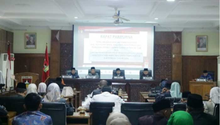 Suasana rapat paripurna DPRD Usulan Pemberhentian Wako dan Wawako Pemilihan 2020 dan Usulkan Pengesahan Penetapan Paslon Kepala Daerah 2025-2030.