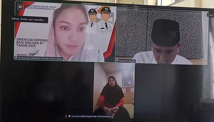Bupati Annisa Suci Ramadhani memimpin rapat perdana dengan jajaran Pemkab Dharmasraya dari Yogyakarta