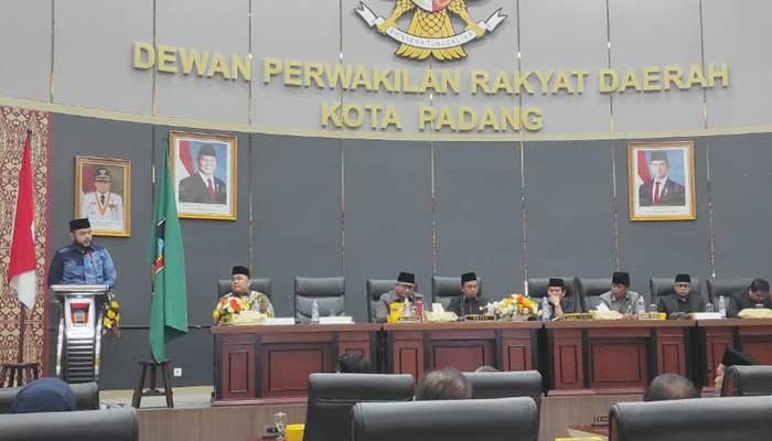 DPRD Kota Padang Tetapkan Pasangan Fadly Amran-Maigus Nasir sebagai Wako-Wawako Terpilih Pilkada 2024 2 Wali Kota Padang terpilih, Fadly Amran sampaikan sambutan