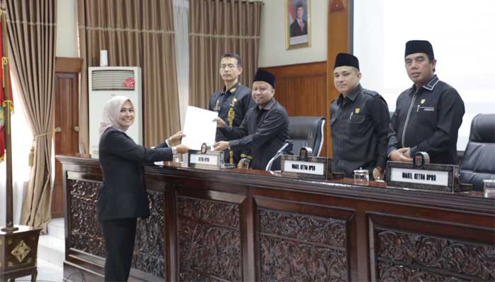 Enam Fraksi DPRD Bukittinggi Sampaikan Pandangan Umum Atas Ranperda SPBE dan RPPLH 2025-2055