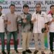 Sekretaris Kominfo Kabupaten Solok Selatan, Sony Andesta bersama wartawan hadiri HPN di Kota Pekanbaru