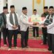 Bupati Solok, Jon Firman Pandu serahkan bantuan kepada pengurus Masjid Taqwa Taratak Baru Nagari Koto Sani