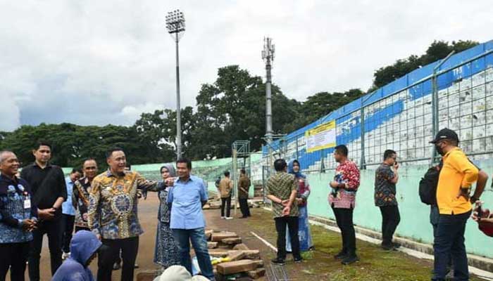 Malang Bersiap Jadi Tuan Rumah Porprov Jatim 2025 1 Pj. Wali Kota Malang, Iwan Kurniawan saat berkunjung ke Stadion Gajayana Malang