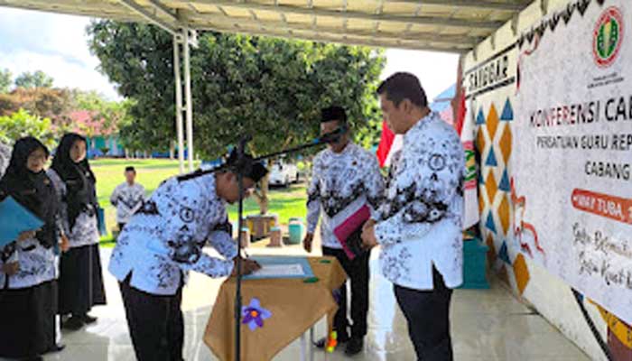 Machiavelli Lantik Pengurus PGRI Kecamatan Way Tuba