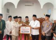 Pengurus Masjid Babussalam Koto Baru Terima Berkah Ramadan dari Wagub Sumbar