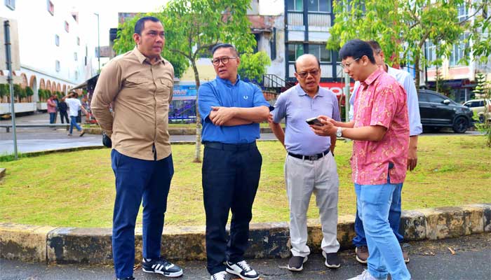 Wali Kota Bukittinggi, Ramlan Nurmatias bersama sejumlah SKPD terkait, tinjau lokasi eks Bioskop Gloria