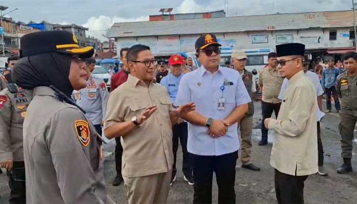 Amburadul, Wako Ramlan Desak BPTD Sumbar Benahi Terminal Simpang Aur Bukittinggi 1 Wako Bukittinggi, Ramlan Nurmatias tinjau Terminal Simpang Aur