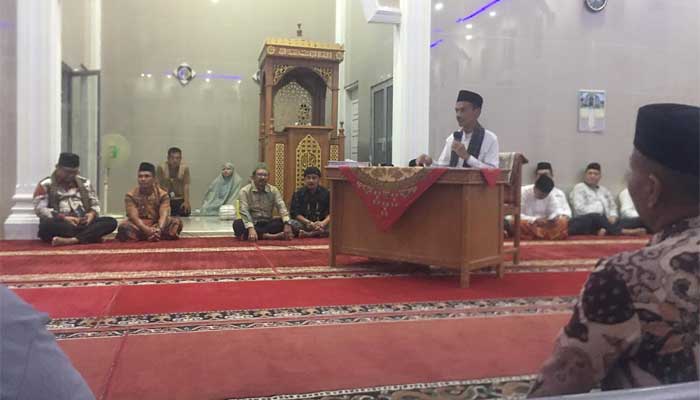 Safari Ramadan, Wabup Solok Selatan Sampaikan Rencana Pembangunan 5 Tahun ke Depan 1 Wabup Solsel, Yulian Efi dalam kunjungan Tim Safari Ramadan di Musala Taqwa Jorong Mato Aia, Nagari Bomas, Kecamatan Sungai Pagu