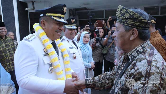 Penyambutan kedatangan Bupati dan Wakil Bupati Asahan