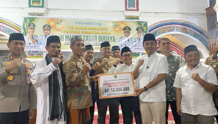 Wagub Vasko Serahkan Bantuan Rp 50 Juta untuk Pembangunan Masjid Ampek Lingkuang Lubuk Alung 1 Wagub Vasko Serahkan Bantuan Rp 50 Juta untuk Pembangunan Masjid Ampek Lingkuang Lubuk Alung