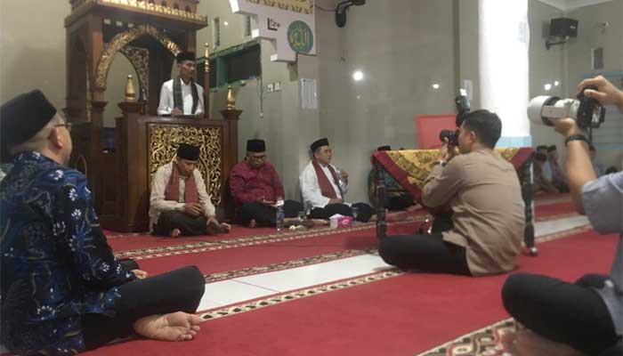 Wakil Bupati Solok Selatan, H. Yulian Efi di Masjid Al Mukhlisin Jorong Mudiak Lawe Barat Nagari Sako Utara Pasia Talang Kecamatan Sungai Pagu