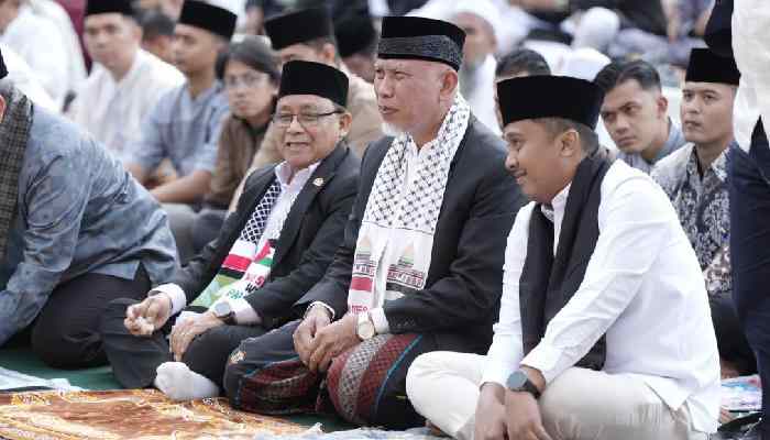 Pelaksanaan salat Idul Fitri 1446 H di halaman Kantor Gubernur Sumatera Barat
