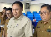 Pj. Wali Kota Malang, Iwan Kurniawan diwawancarai awak media usai memimpin rapat