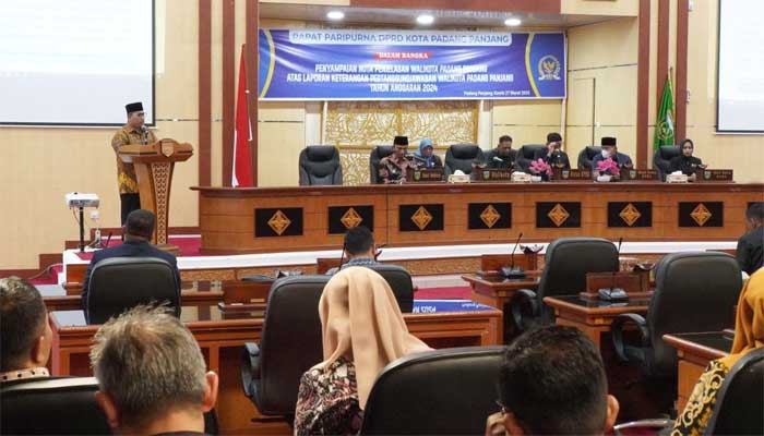 Wako Hendri Arnis sampaikan Nota Penjelasan LKPj 2024 ke DPRD Padang Panjang
