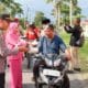 Polres Kota Sawahlunto bersama Awak Media membagikan takjil gratis kepada pengendara
