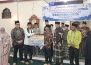 Safari Ramadan, Wabup Solsel Salurkan Bantuan di Masjid Darussalam Nagari Luak Kapau