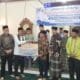 Wabup Solsel, Yulian Efi salurkan bantuan kepada pengurus Masjid Darussalam Nagari Luak Kapau