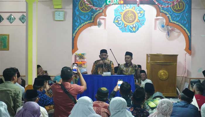 Wali Nagari Batu Balang Puji Kekompakan Bupati dan Wakil Bupati Limapuluh Kota 1 Bupati Limapuluh Kota, Safni Sikumbang bersama Wakil Bupati Ahlul Badrito Resha saat Safari Ramadan di Masjid Al-Hidayah, Jorong Koto Kociak, Nagari Batu Balang, Kecamatan Harau