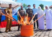 Kejari Solok Selatan Gelar Pemusnahan Barang Bukti Perkara yang Sudah Inkracht