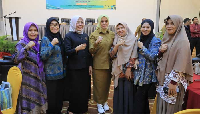 Wabup Deby Maryanti saat Pelatihan Kewirausahaan bagi 90 pelaku usaha mikro Kabupaten Bintan