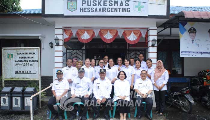 Wabup Asahan, Rianto foto bersama usai Sidak ke Puskesmas Hessa Air Genting