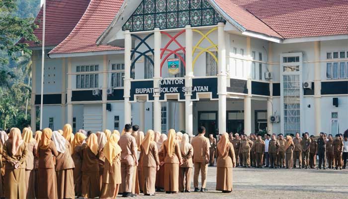 Apel Gabungan ASN di Halaman Kantor Bupati Solok Selatan