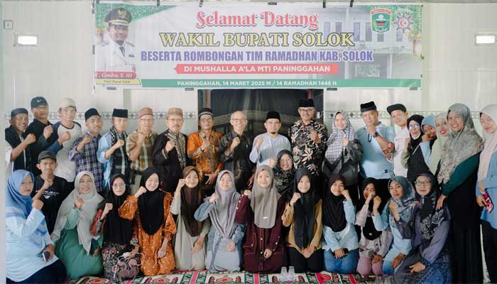 Wakil Bupati Solok, H. Candra bersama para pelajar dan generasi muda di Kecamatan Junjung Sirih